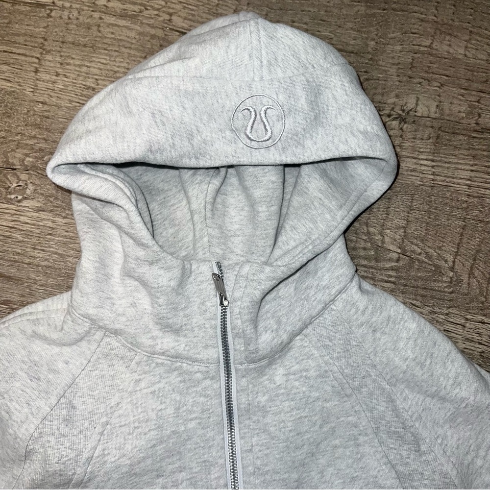 Lululemon Scuba Oversized 1/2 Zip Hoodie
Heathered Core Ultra Light Grey XS/S - Picture 3 of 8